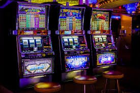 Pengguna memasang taruhan sportsbook sepak bola di vslot88 melalui ponsel